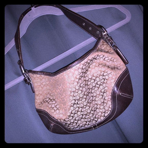 COACH Signature Hobo {Free Make-up bag too!} - Picture 1 of 4